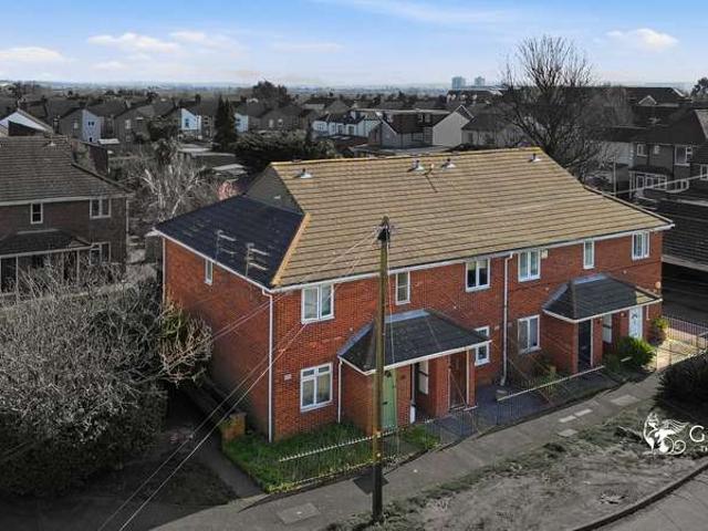 Maisonette for sale in Grays, Essex