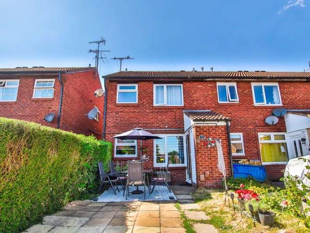 Maisonette for sale in Blackpole, Worcestershire