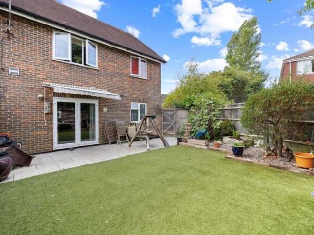 Maisonette for sale in Camelsdale, Waverley