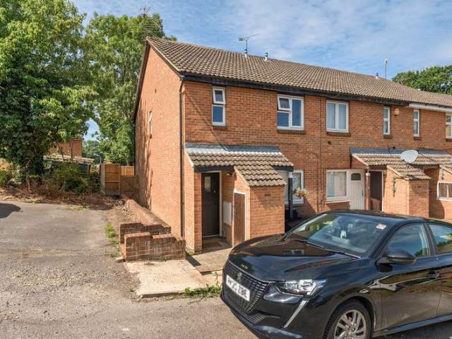 Maisonette for sale in Westborough, Surrey