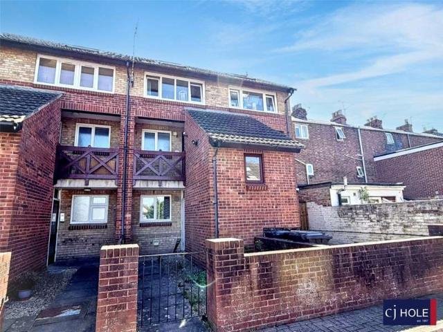 Maisonette for sale in Barton, Gloucester