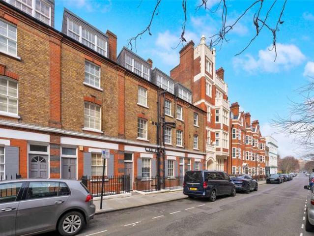 Maisonette for sale in St. John's Wood, Greater London