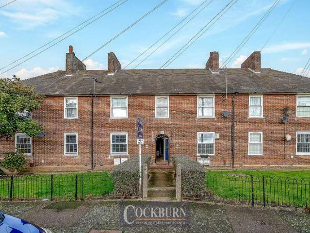 Maisonette for sale in Elmstead, Greater London