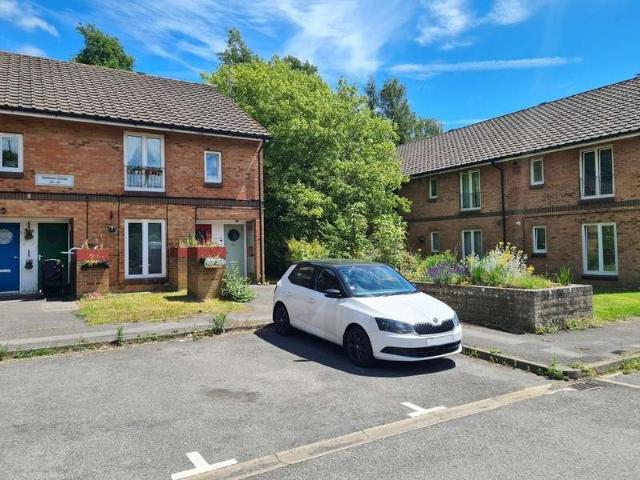 Maisonette for sale in Lordshill, City Of Southampton