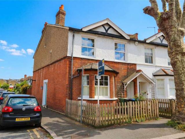 Maisonette for sale in Berrylands, Greater London