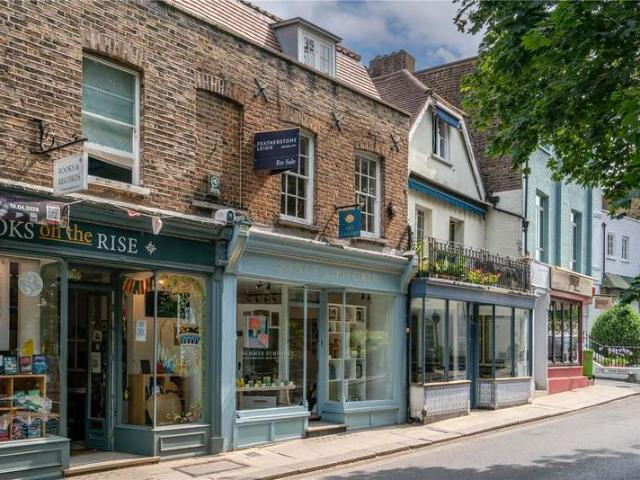 Maisonette for sale in St Margarets, Greater London
