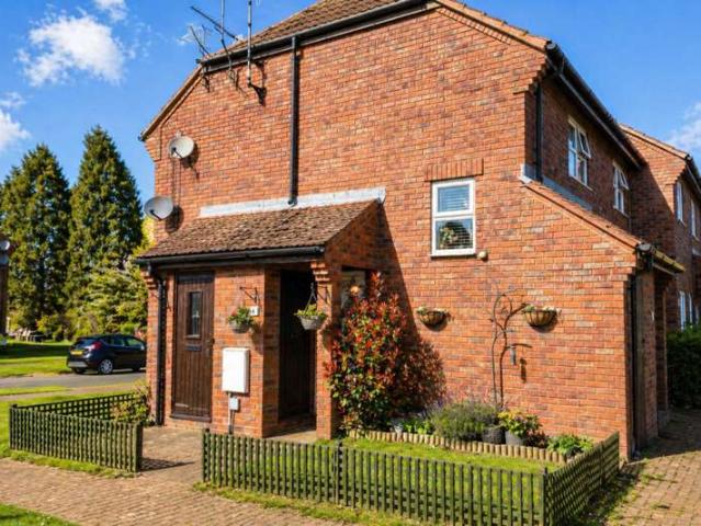 Maisonette for sale in Panshanger, Fretherne