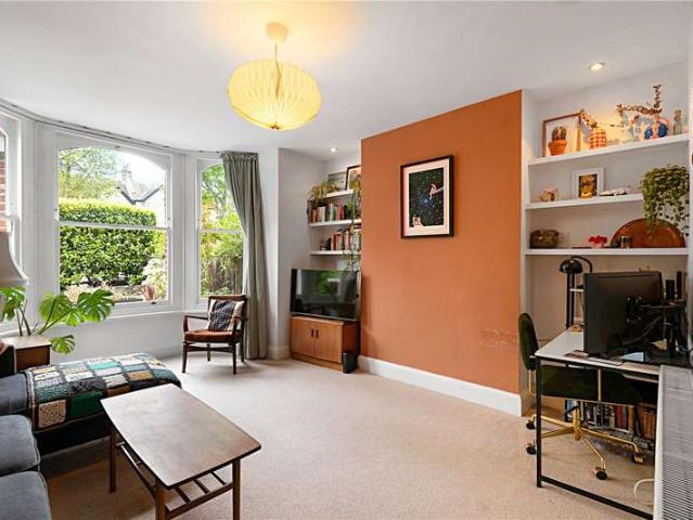 Maisonette for sale in East Dulwich, Greater London