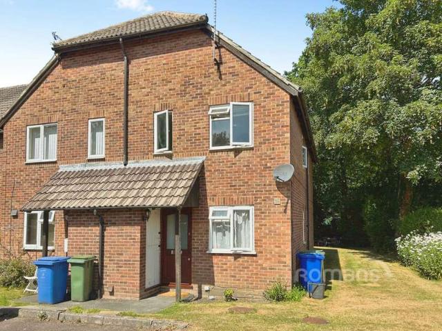 Maisonette for sale in Farnborough, Hampshire