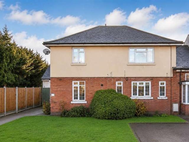 Maisonette for sale in Elm Park, Greater London