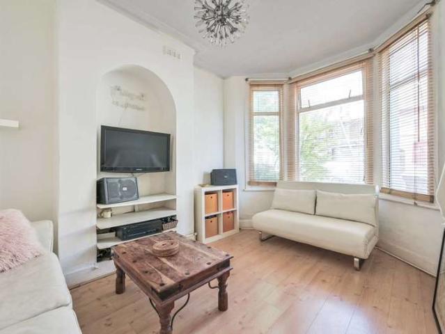 Duplex for sale in Cricklewood, London Borough of Barnet