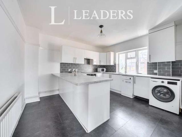 Maisonette for sale in Sevenoaks, The Butts