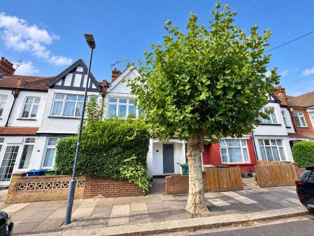 Maisonette for rent in Lane, Greater London