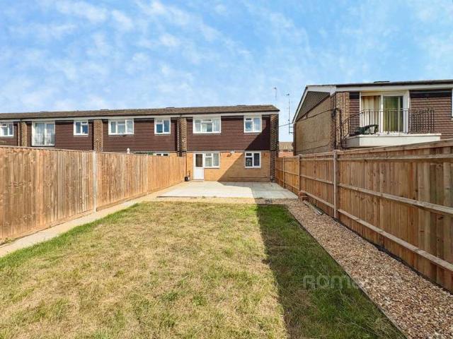 Maisonette for sale in Aldershot, Hampshire