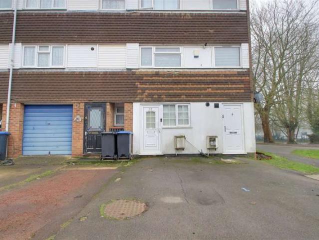 Maisonette for sale in Grovehill, Pouchen End