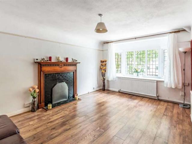 Maisonette for sale in The Wrythe, Greater London