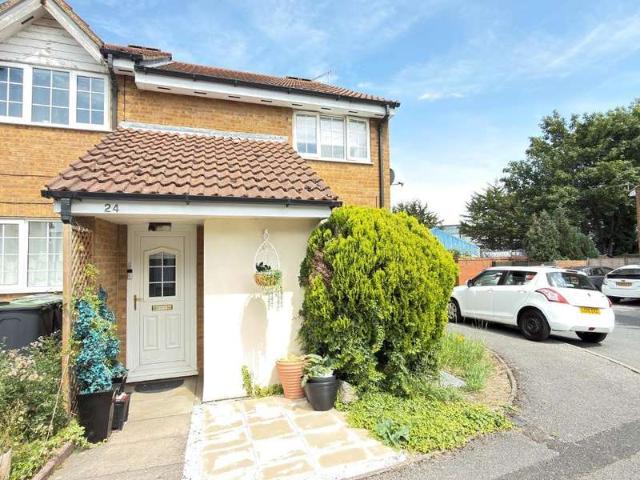 Maisonette for sale in Spring Park, Luton