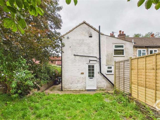 Maisonette for sale in Perryfields, West Sussex