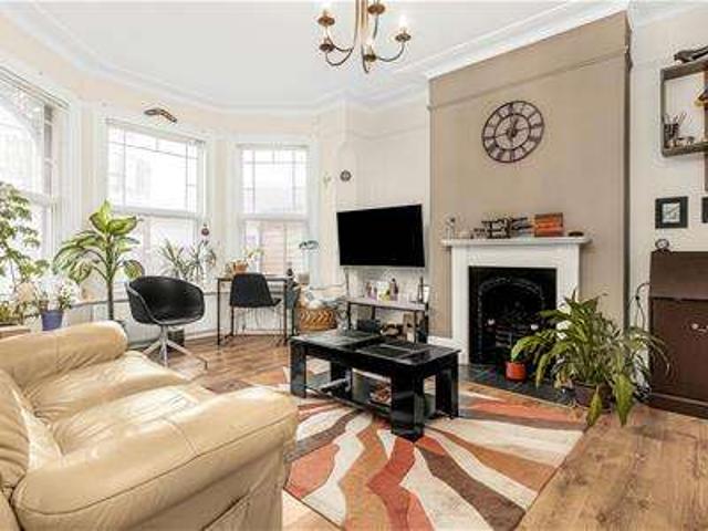 Maisonette for sale in Dollis Hill, Greater London