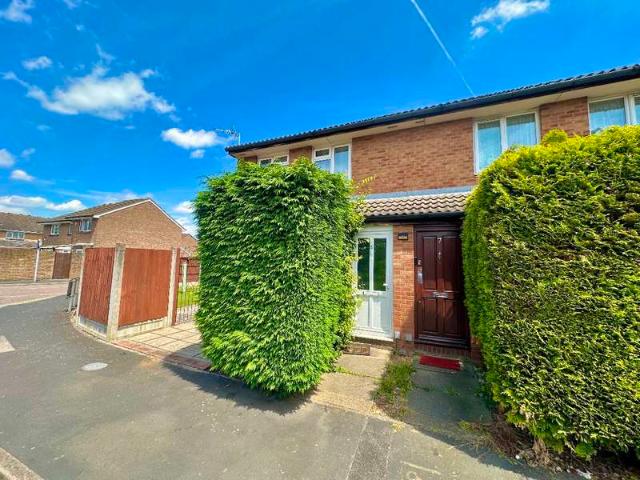 Maisonette for sale in Harold Wood, Greater London