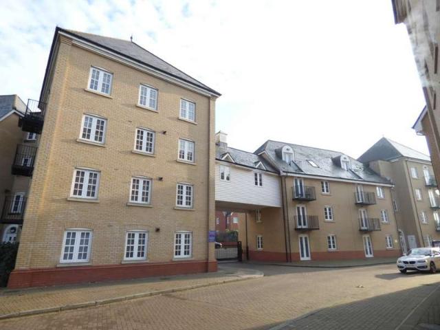 Maisonette for sale in Hythe, Fordham Heath