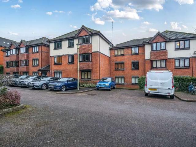 Maisonette for sale in Old Woking, Woking