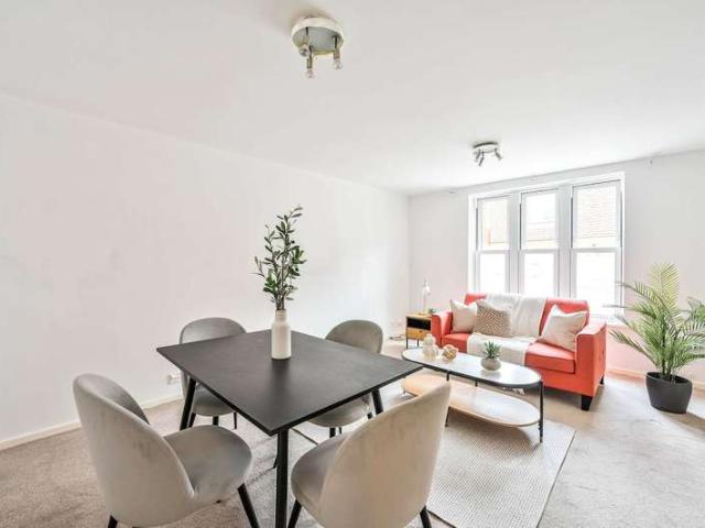 Flat for sale in Guildford Park, Westborough