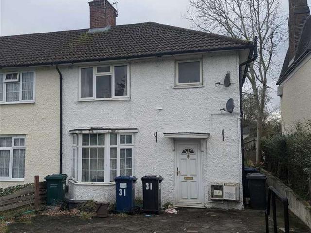 Maisonette for sale in Mill Hill, Greater London