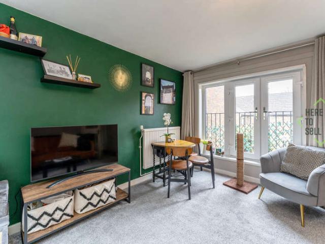 Maisonette for sale in Fallow Corner, Greater London