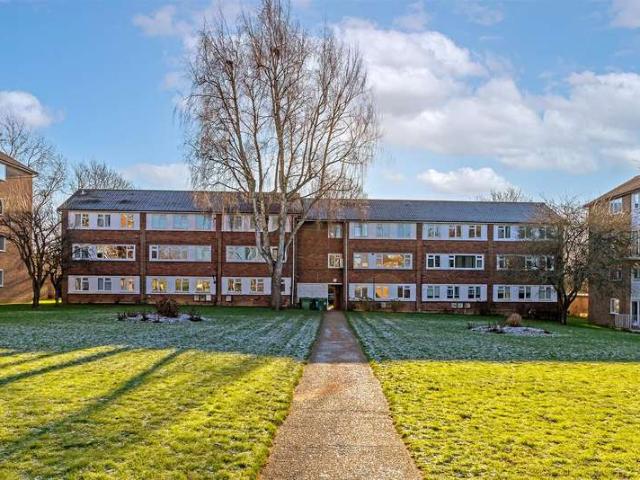 Maisonette for sale in Five Acres, Hertfordshire