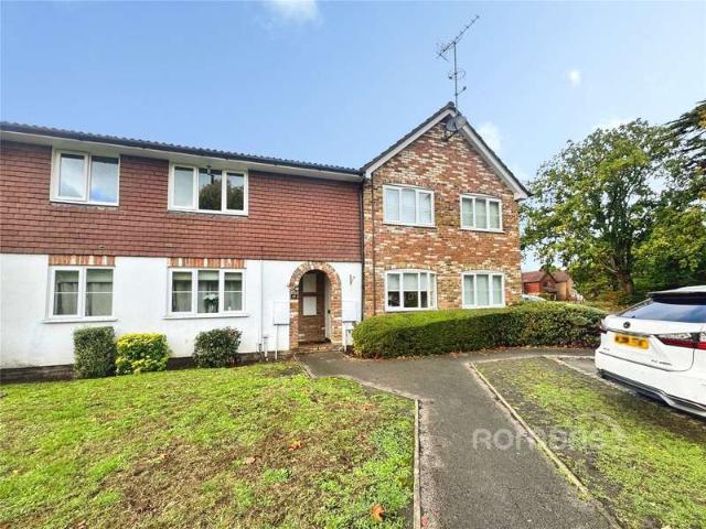 Maisonette for sale in Cove West Heath, Rushmoor