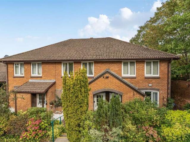 Maisonette for sale in Emmbrook, Wokingham