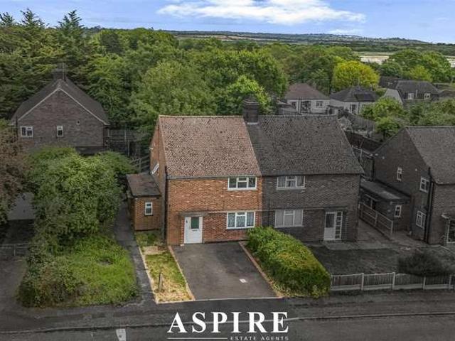 Maisonette for sale in Vange, Essex