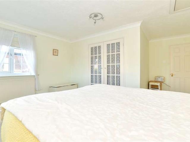 Maisonette for sale in London Borough of Havering, Greater London