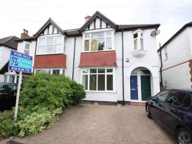 Maisonette for sale in Worcester Park, Greater London