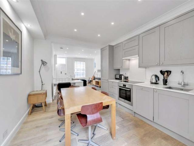 Maisonette for sale in City of Westminster, Greater London