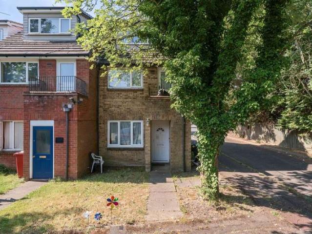 Duplex for sale in Slough, Langley