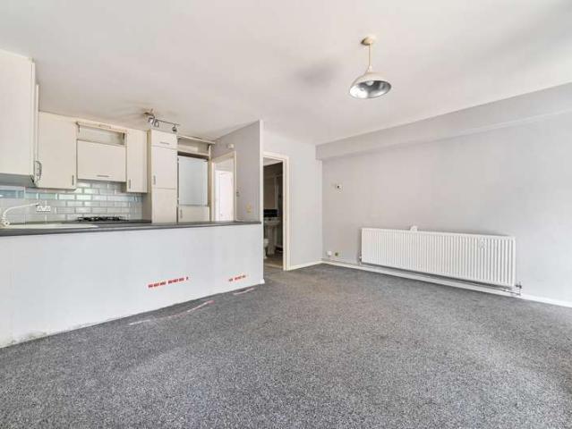 Maisonette for sale in London Borough of Hillingdon, Greater London