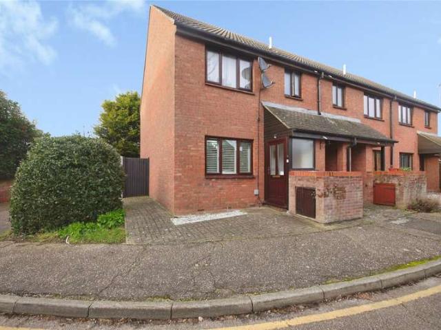 Maisonette for sale in Navestock Side, Essex