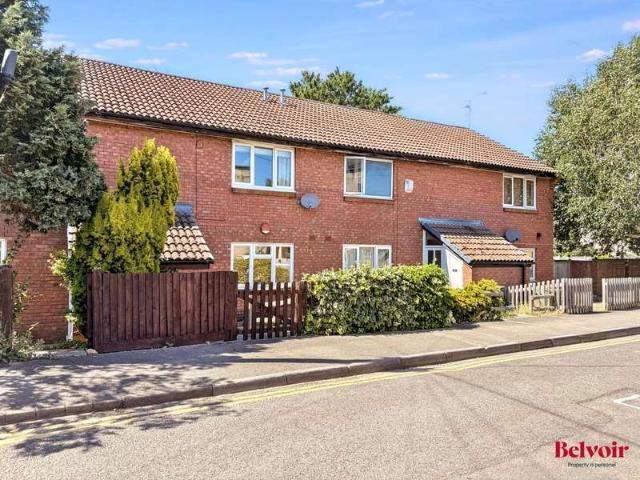 Maisonette for sale in Ewens Farm, Golden Valley
