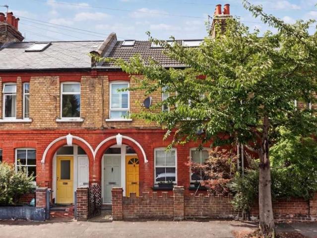Maisonette for sale in Stamford Hill, Greater London