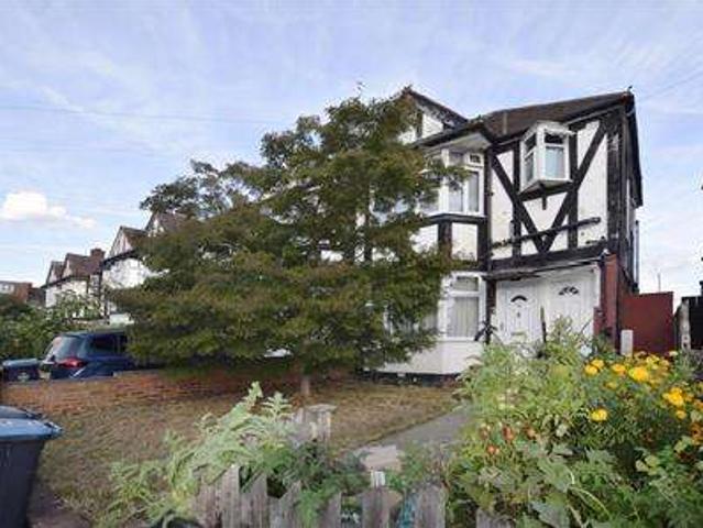 Maisonette for sale in Alperton, Greater London