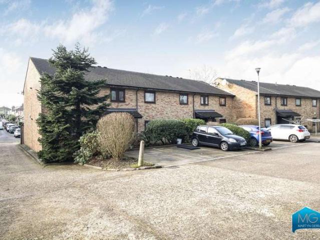 Maisonette for sale in High Barnet, Greater London