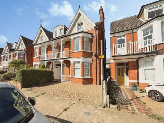Maisonette for sale in Walton, Eastbridge