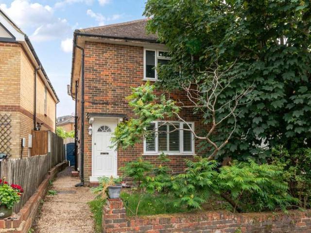 Maisonette for sale in Lower Green Esher, Blackhills