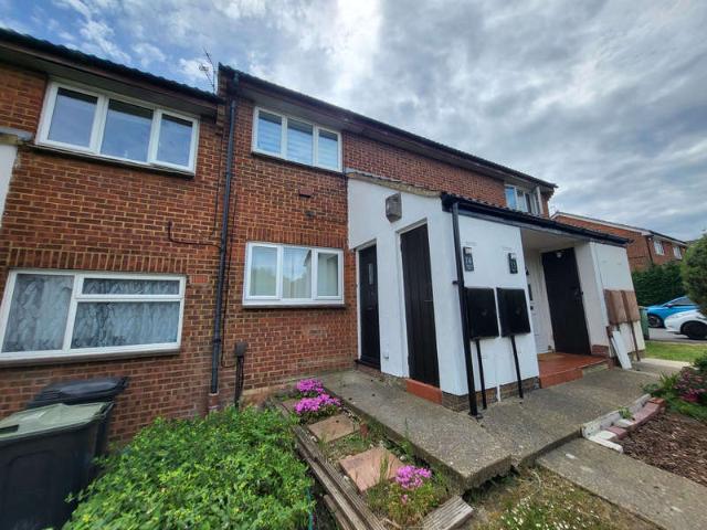 Maisonette for sale in Spring Park, Luton