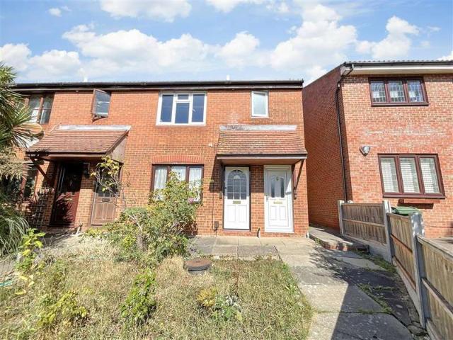 Maisonette for sale in Highams Park, Greater London