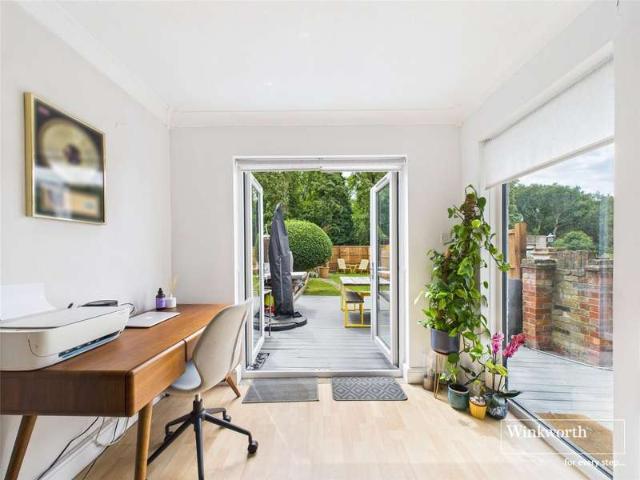 Maisonette for sale in Kingsbury, Greater London