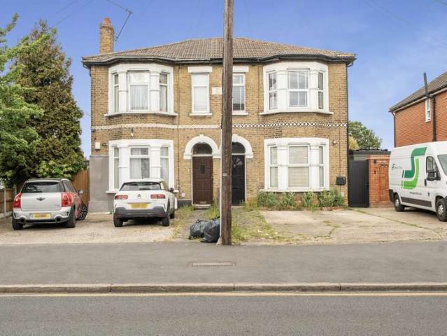Maisonette for sale in Gidea Park, Greater London