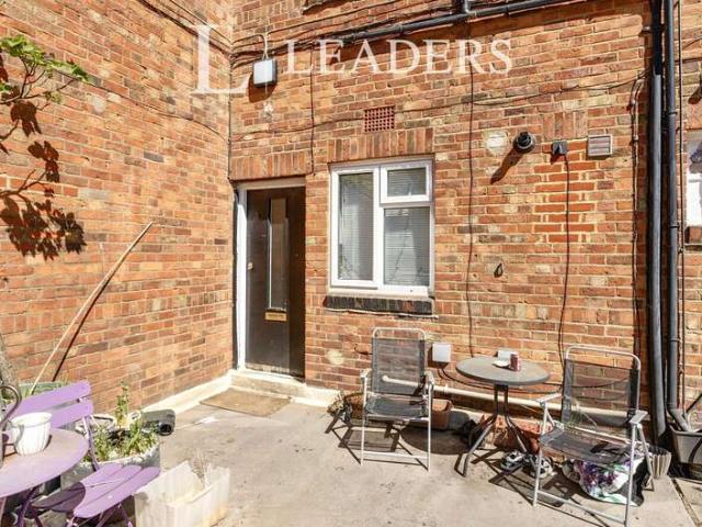 Maisonette for sale in Sevenoaks, The Butts